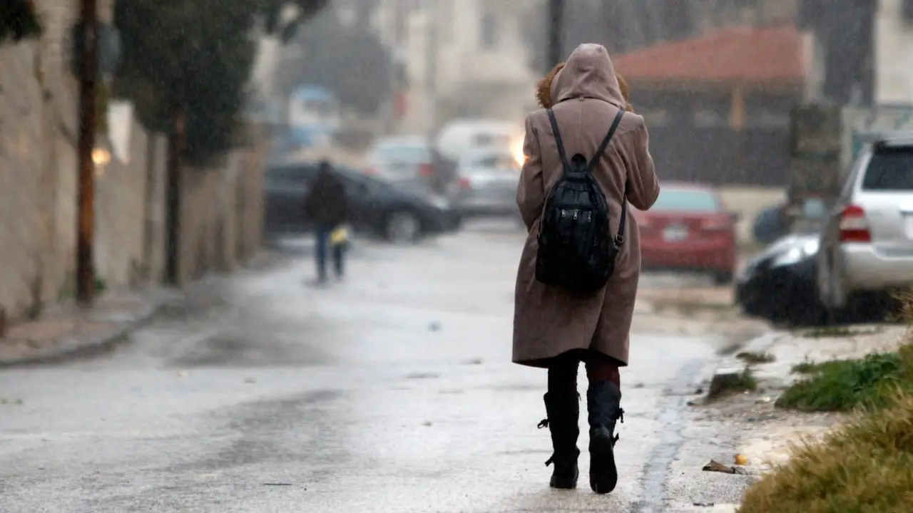 توقعات طقس العرب لملابس العطلة في الأردن وسط تقلبات الأجواء المرتقبة